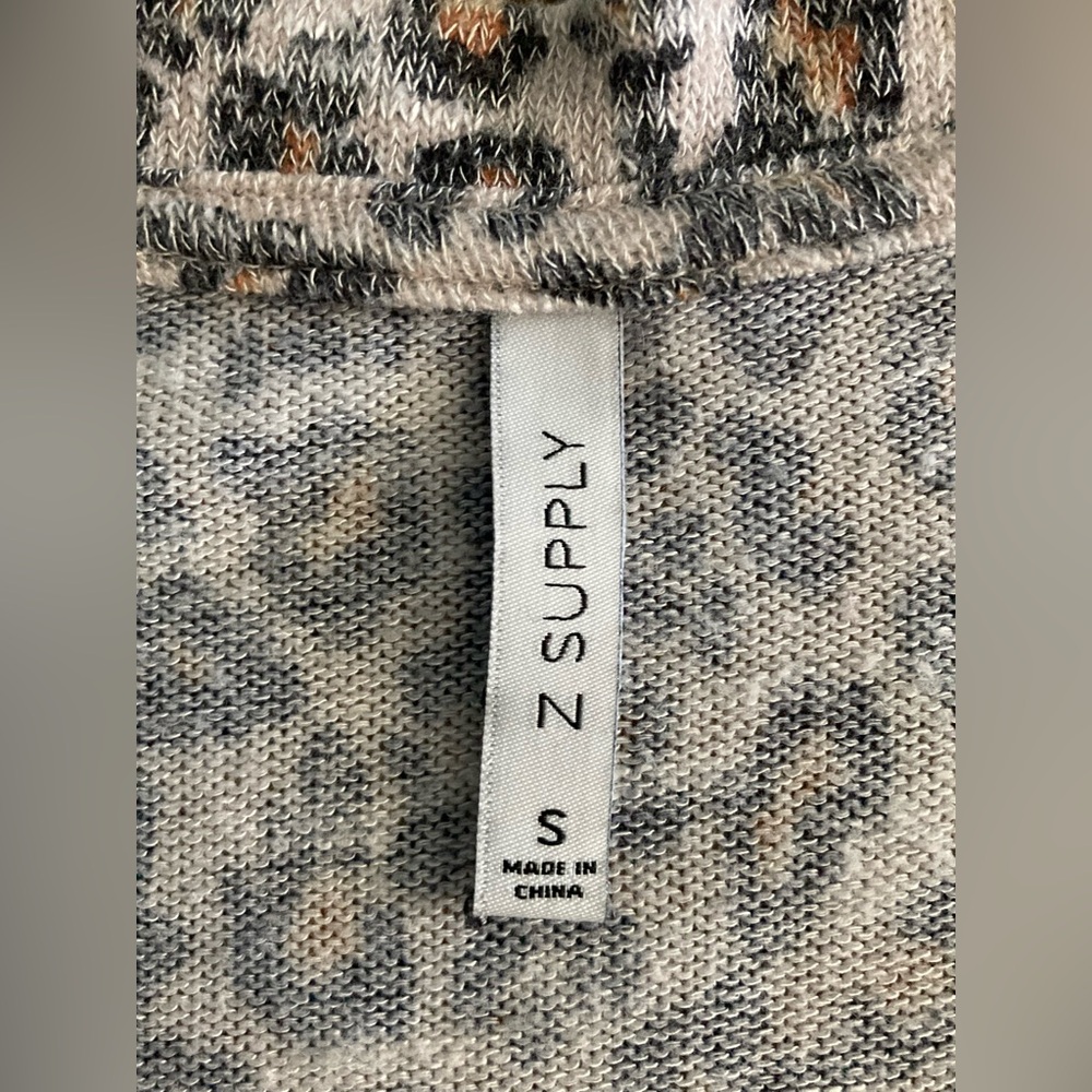 Z Supply Knit Tee V-Neck Leopard Print Tee Animal Print Knit Rayon Blend Spring - Picture 4 of 9